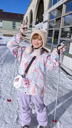 ゲレンデが溶けるほど素人娘とSEXしたい！スキー場で見つけた激カワ女子をナンパして激ピストンで揺れまくりカーSEXのサムネイル画像