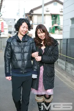 人妻のお宅でお泊りSEX 2 ～旦那の留守中に若いチンポでよがり狂う！の5番目のサンプル画像