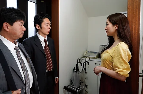 美人妻の過ち 東凛のサムネイル画像