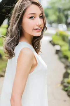 新人 高井ルナ ～父親は元野球選手！？圧倒的美貌と艶やかさを持つ最強ハーフ美少女AVデビュー！～のサムネイル画像