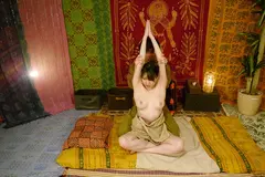 【実録】盗撮ハラスメント24時！どうしてこうなってしまったのか！？ 愛想の良いお人好し奥さんがタイ人とセックスしてしまうまでの一部始終！ 素人美人妻15人4時間の5番目のサンプル画像