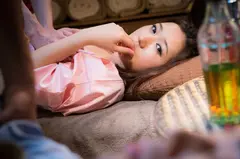 パパや彼氏の隣にいて声を出せない状況でオイルエステに悶え感じちゃった敏感娘たち15人 4時間の9番目のサンプル画像