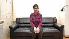 ホームセンターの園芸コーナーでパートをするダイナマイトボディのメガネ主婦 雪染さん25歳の8番目のサンプル画像