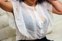 突然の豪雨でズブ濡れ… 帰れなくなった憧れの家庭教師 美波もものサムネイル画像