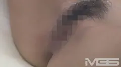 10代水着娘がマジックミラー号に初乗車 日焼けで火照った美尻を性感マッサージ 敏感になった日焼けビキニ娘は4回イッて失禁･･･流されて生ハメ・戸惑いながらも初中出し！の9番目のサンプル画像