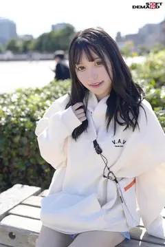 脱水症状寸前の大量潮吹き！初めてのデカチンピストンに身体がビクビクイキまくる！「今日飲んだドリンク全部出ちゃったかもです」19歳 弓乃りむのサムネイル画像