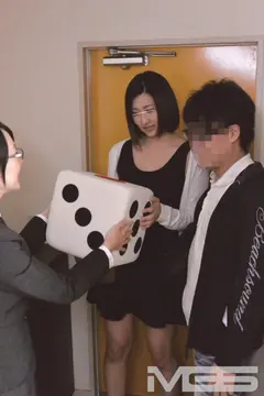 住宅展示場にやってきた新婚ラブラブカップルが挑戦！！ SOFT ON DEMAND的 人生は波乱万丈だゲームのサムネイル画像