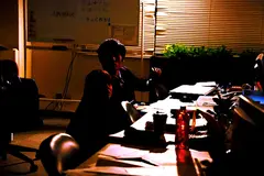 誰もいないオフィスで 宮沢ちはるの7番目の作品シーン