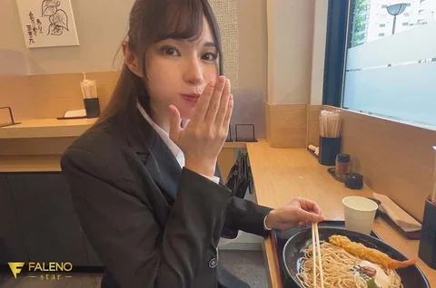 初めて出来た彼女と初めての夜…そして初めての…。露わになった大きなおっぱいに僕の性欲は尽きることなく夜は明けた…。 楠エリサのサムネイル画像