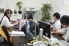 素直になれない恋人たち 4th season 小西まりえ かなで自由 新村あかりのサムネイル画像