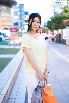 一流のおば様ナンパ セレブ美熟女中出しJAPAN 8時間 ゴージャス セレブリティ デラックス5のサムネイル画像