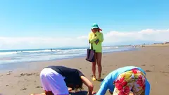 夏だよっ！海ナンパ 1枚めくれば即ま〇こ…素人ビキニギャルのマン汁がぶ飲みパラダイスの7番目のサンプル画像