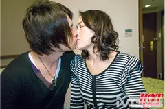 勇気あるおばさん オトコ大好き！ グイグイ熟女が未来ある若者を超強引GET！！ 3のサムネイル画像