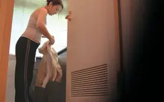 寝取られ妻隠し撮り投稿 愛する妻が他人男の勃起チ○ポを咥えてヤラれてしまう！？5家族 黒沢礼子 池永京子 高城紗香 阪田奈美 岡本かなえのサムネイル画像