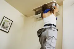 電気屋のお姉さんの爆乳おっぱいにHなイタズラ 北川エリカのサムネイル画像