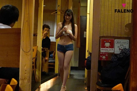 いきなり羞恥SEX みんなの隣でドキドキ即ハメ声我慢 佐藤ゆかのサムネイル画像