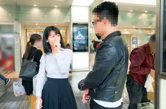 街角五十路スカウト！！その場でAV出演交渉！？ 「私の事なんか撮っても…」恥じらい顔でカメラを見つめる、顔良し身体良しの奇跡の五十路をGET！！のサムネイル画像