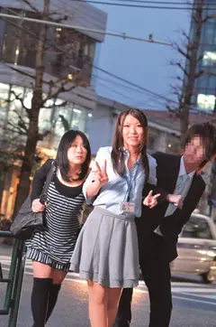 ビッチでエッチなニューハーフ達！！相手が男でも女でも両方イケちゃう！?スーパーバリューなドスケベ淫乱ニューハーフちゃんたちとの初めてのセックスで腹筋が痙攣するほど気持ちいい体験 4時間の7番目のサンプル画像