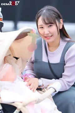 マジックミラー号 優しい子持ちのママにこっそりデカチンを見せつけて 素股で擦りつけて育児でレス気味の欲求不満オ○ンコに旦那の目の前でヌルっと生挿入 産後の柔らかい膣穴が気持ち良すぎて中出し不倫SEX 「母乳が出ちゃうママさんまで…！？」の13番目のサンプル画像