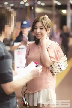 ナンパされたエッチな素人女性たち オンナのピークはまだまだこれから！？ Hに恋に積極的な熟女 4時間のサムネイル画像