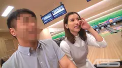 乳首だけでイっちゃうほど感度の高い美巨乳人妻と… おじさんぽ03 AVよりエロいエッチ見たくない？日本一綺麗な形の美巨乳を持つ美人妻と下町探索お散歩デート。おじさんに足を絡めて中出しさせる奥さんの敏感反応がヤバい！の4番目のサンプル画像