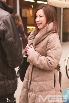 ガチンコ 中出し！顔出し！熟女ナンパ ～下町美熟女が淫らにおねだり in人形町&神田～の8番目のサンプル画像