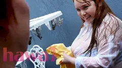 雨の日に濡れた身体で誘惑するムチムチ巨乳妻 西村ニーナのサムネイル画像