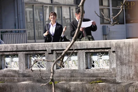 出張先の温泉旅館で部下の新卒OLとまさかの相部屋 純真無垢な誘惑 逆NTR 唯井まひろのサムネイル画像