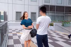 恥ずかしがる四十路・五十路スカウト！！ その場で口説いてAV出演交渉！？ 恥じらい顔でカメラを見つめる、顔良し身体良しの奇跡の熟女をGET！！ 美緒47歳のサムネイル画像