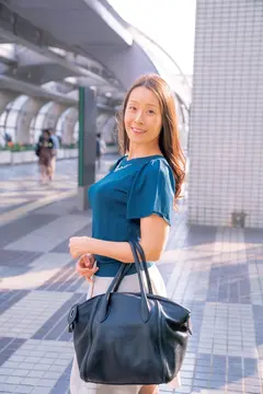 恥ずかしがる四十路・五十路スカウト！！ その場で口説いてAV出演交渉！？ 恥じらい顔でカメラを見つめる、顔良し身体良しの奇跡の熟女をGET！！ 美緒47歳の5番目のサンプル画像