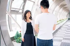 恥ずかしがる四十路・五十路スカウト！！ その場で口説いてAV出演交渉！？ 恥じらい顔でカメラを見つめる、顔良し身体良しの奇跡の熟女をGET！！ 美緒47歳の7番目のサンプル画像