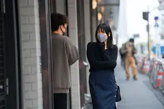 奥さん、一緒に飲みませんか？ 人妻にお酒とザーメン飲ませてみました チ●ポを欲しがり生セックスも許す人妻4人 東京の路上で人妻をナンパしてみたの8番目のサンプル画像