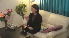 口説かれるおばさん。「ちょっと待って一旦ストップ！」知り合いの旦那のエステに行ったらオイルマッサージ中に口説かれて、イカされまくり ついついセックスを受け入れてしまった人妻たち。真矢さん(59歳)関本さん(51歳)の4番目のサンプル画像